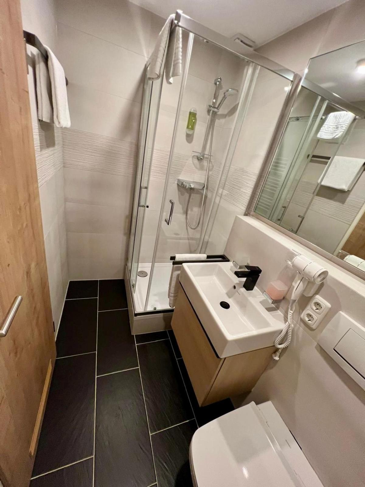 Hotel Restaurant Unikat Zeltingen-Rachtig Exteriör bild