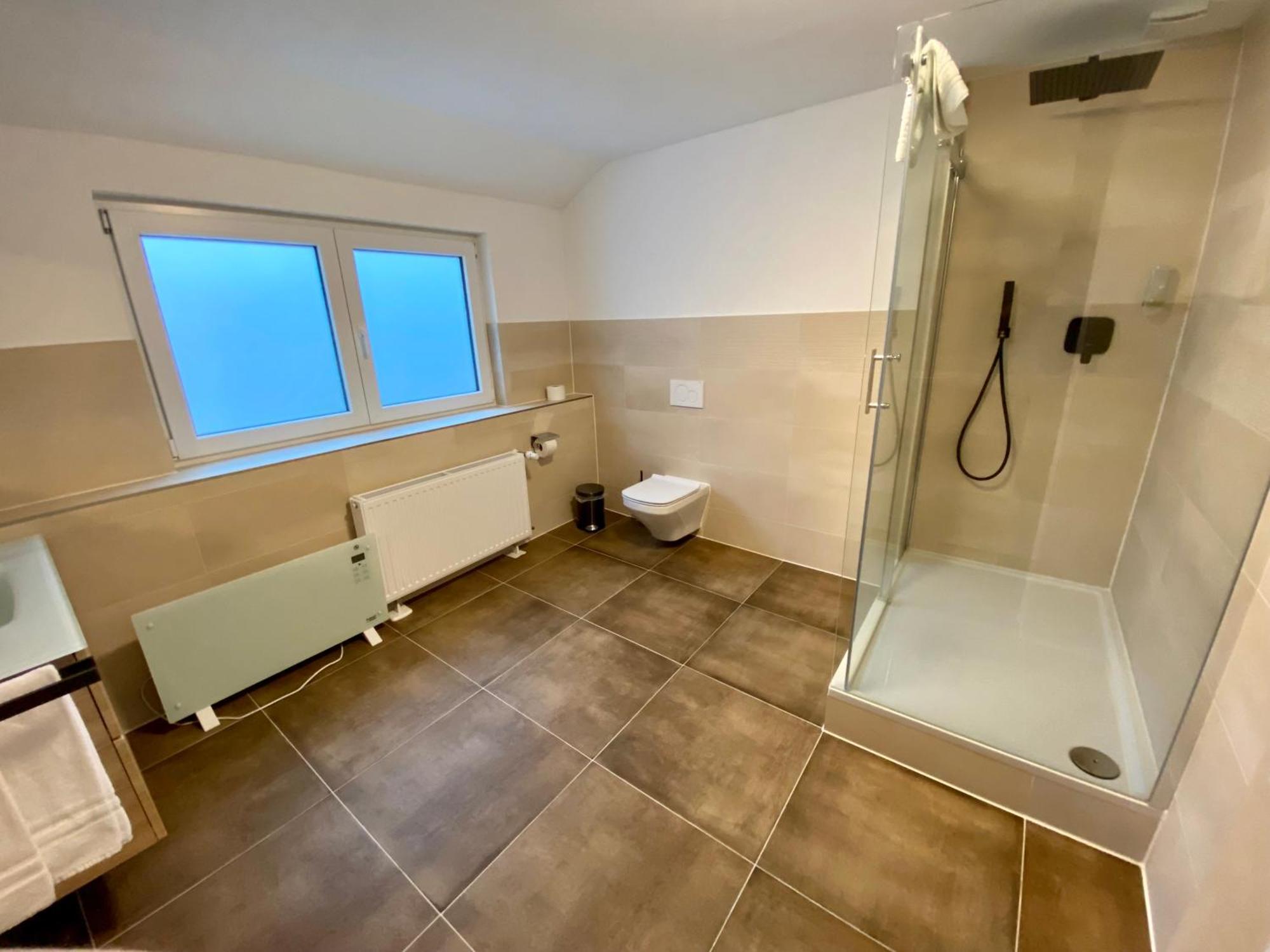 Hotel Restaurant Unikat Zeltingen-Rachtig Exteriör bild