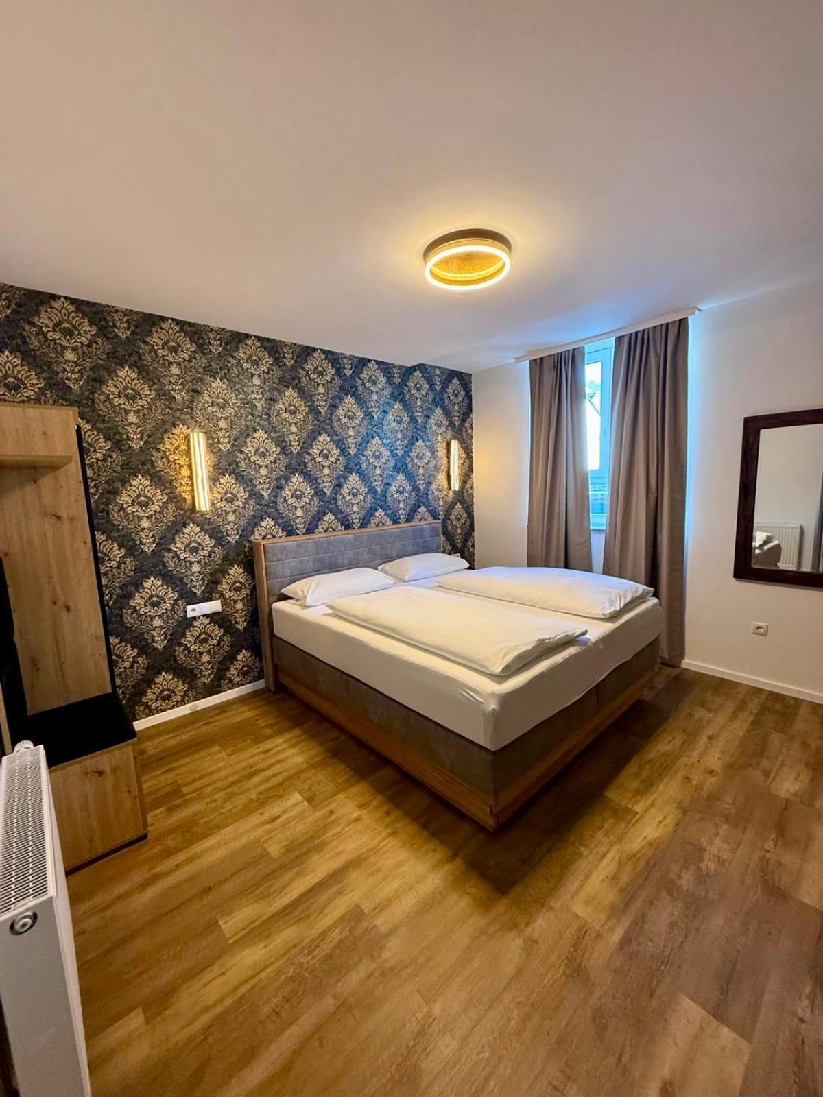 Hotel Restaurant Unikat Zeltingen-Rachtig Exteriör bild